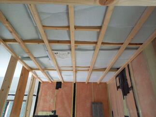 天井へ防音材を充填