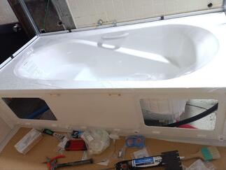 ユニットバスは現場で組み立て