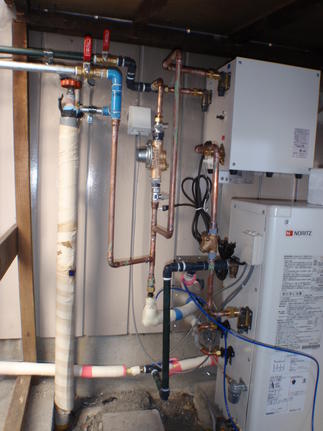 LIXIL　システムバスルーム　「キレイユ」　Ｅ１６１６タイプ　＋　ノーリツ石油給湯器　OTQ-3701SAY・スカイブレンダー