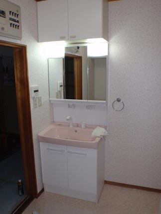 LIXIL　洗面化粧台　オフト　脱衣場壁紙張替え・床ＣＦ張替え