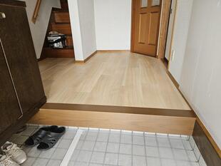 長野市H様邸　－玄関ホール床を一新！キズがつきにくく！内窓設置でもお悩み解消！－