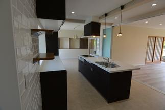 家族が集まるアイランドキッチン