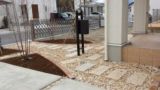 やさしい印象のアプローチ