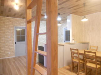 リビング側からダイニングキッチン