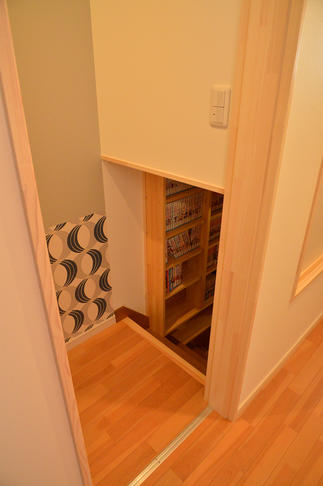 隠れ家のような書庫への入口