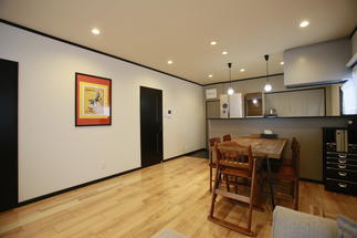 ＬＤＫ、浴室、洗面脱衣室、トイレ、玄関廻り、洋室の改装　　パントリーの増築