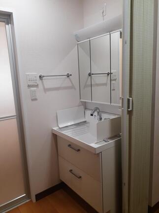 洗面化粧台の取替え