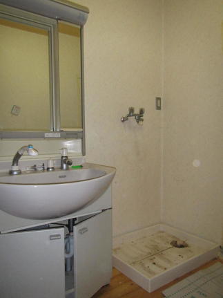 洗面脱衣室before