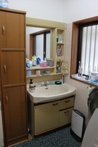 洗面化粧台　Before