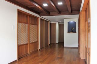 建具・天井再利用の玄関ホール①