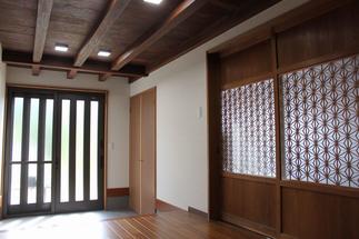 建具・天井再利用の玄関ホール②