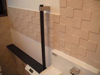 安心の手すり付手洗いカウンター