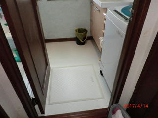 洗面所の内装も貼り替えました