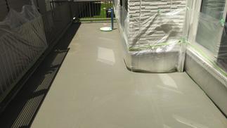 メッシュを敷き土間打ち