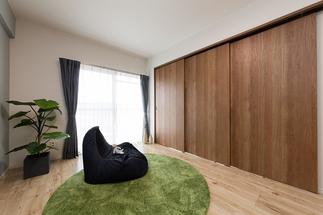 旧和室を洋室に（プライベート空間として）