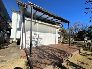 テラス空間をスタイルシェードで快適に、木製のルーバー雨戸も造り替えします。