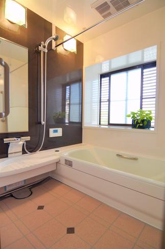 明るくスタイリッシュな浴室へ