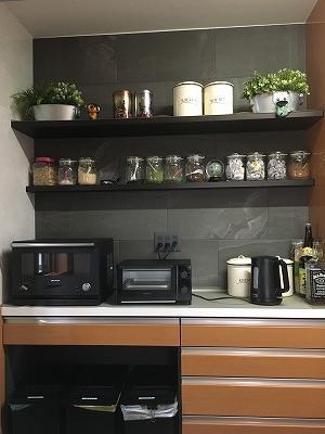 「あえて見せる」キッチン収納リフォーム