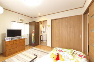 扉をあけるとすぐに洗面所