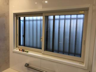 浴室窓にインプラスで寒さ対策も万全！