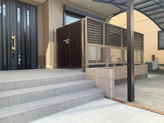 玄関横のフェンス