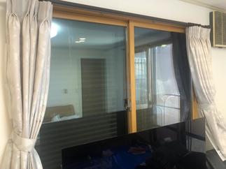 インプラス　腰窓