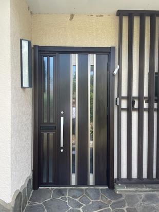 おうちの顔である玄関を１日でリフォーム／LIXILリシェント玄関ドア編