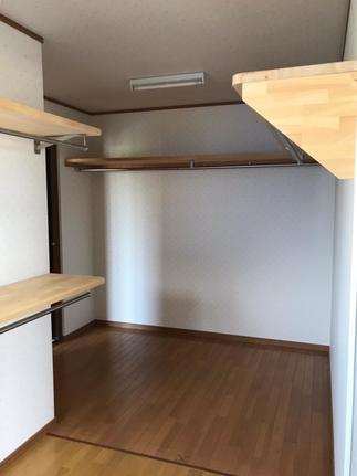 ◆家族全員の物が収まる、広いウォークインクローゼットに