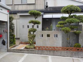 施工前：一日中うす暗い玄関