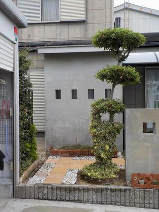 施工前：段差のある道