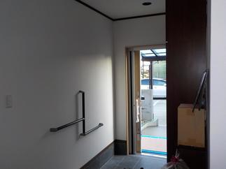 施工後：もっと明るい玄関へ