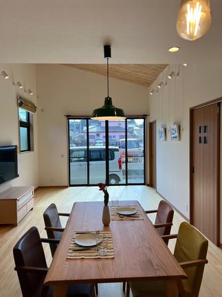 キッチンから見たリビング