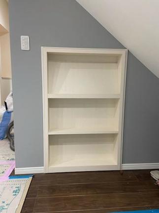 ただの本棚に見えますが、、、