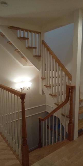 屋根裏に続く階段