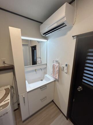 エアコンで洗面所が快適空間に♪