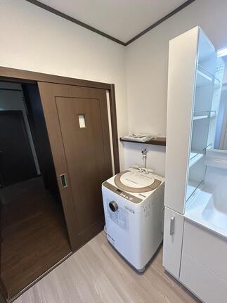 収納力抜群のトールキャビネット！！