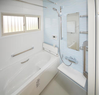 優しいペール色の浴室でゆったりまったり。