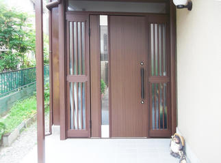 外観にふさわしい玄関ドアとなりました！