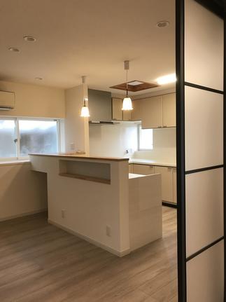 カウンターの腰壁もオシャレに！