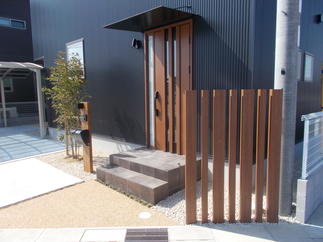 シンプルですっきりとした外構