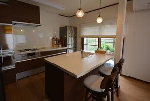 ミニマルに暮らすオープンキッチン