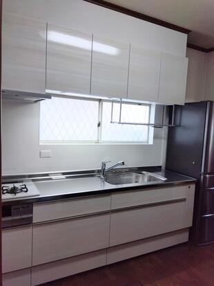 明るく清潔感のあるキッチン