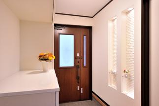 オシャレなニッチのある玄関