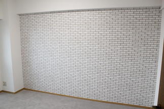 好きな壁紙でワントーンに絞り込む、大人カジュアル空間