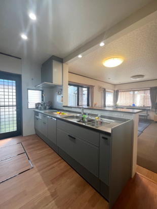 垂れ壁撤去で開放的なキッチンへ