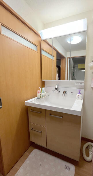  洗面化粧台：LIXIL　ピアラ