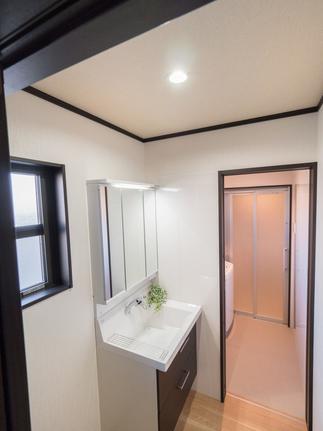 洗面化粧台　LIXIL　ピアラ