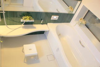 高齢のお母さまにも安心の、快適お風呂