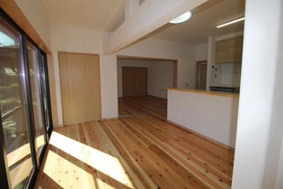 木造住宅を 最新に 無垢の温かみを...