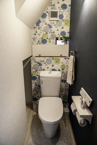 隠し収納スペース付、北欧風トイレ